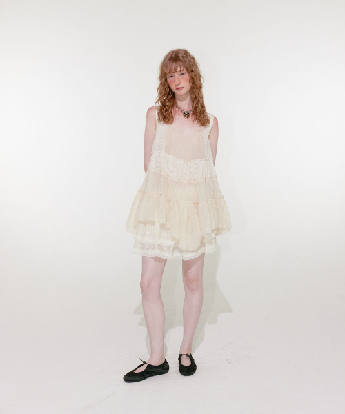 Swan Lace Blouse (Beige)