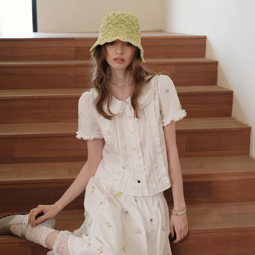 Cest_Flower embroidery ruffle blouse