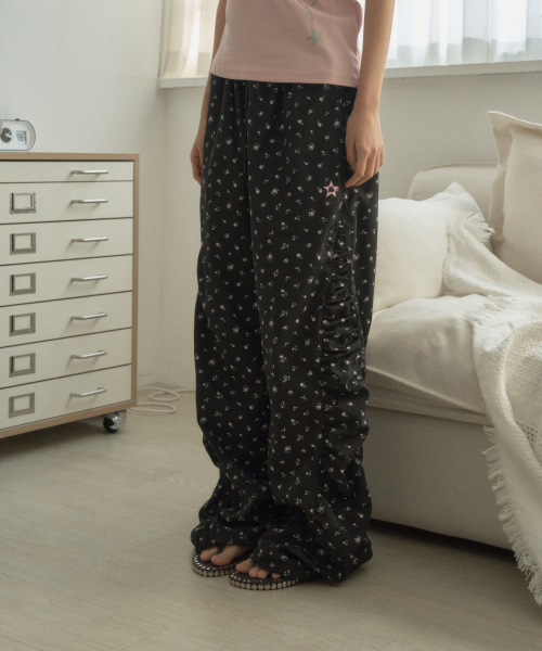 SETUP-EXE★韓国★人気★FLOWER SHIRRING PANTS 셋업이엑스이(SETUP-EXE) FLOWER SHIRRING PANTS / IVORY