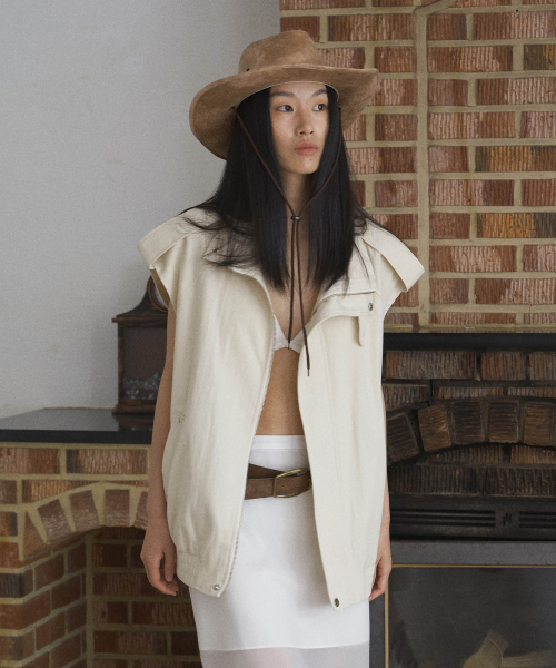 HIGH NECKED OVERSIZED VEST CREAM