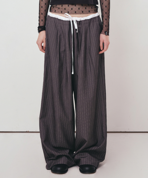 【NICK&NICOLE】 STRIPE LAYERED PINTUCK SLACKS /追跡付 닉앤니콜(NICK&NICOLE) STRIPE LAYERED PINTUCK SLACKS_CHARCOAL