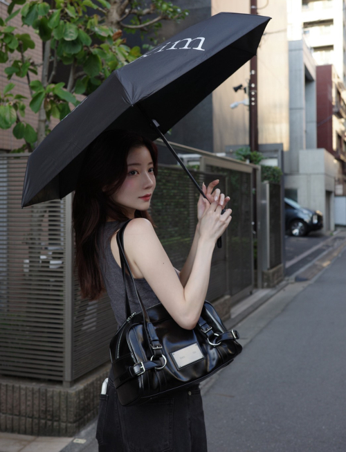 MUSINSA公式 | MATIN KIM BIKER DETAIL MEDIUM SHOULDER BAG IN BLACK