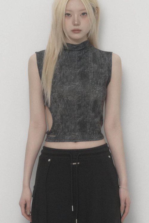 Graphic Side-hole Neck Slit Tank Top (Black)