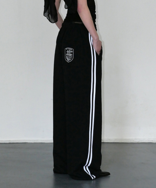 Shield Logo Sweatpants - Black