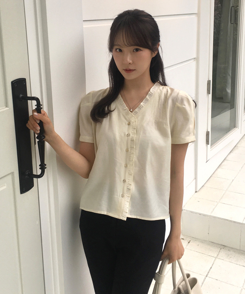 pintuck frill blouse-cream