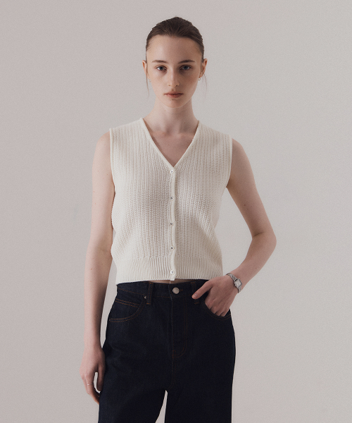 Henri textured knit vest (IVORY)