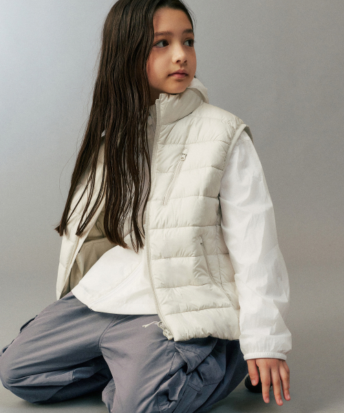 무신사 스탠다드 키즈() 시티 레저 하이넥 라이트 패딩 베스트 [스톤 화이트] 상품 이미지