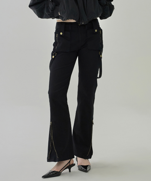 우알롱(WOOALONG) Utility Strap Bootscut Pants - BLACK
