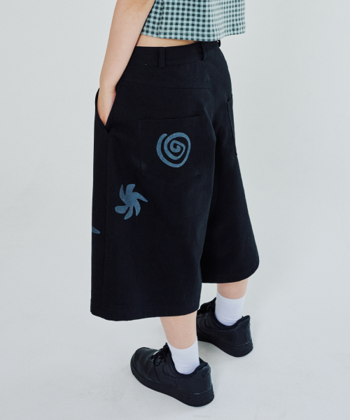 бермуды с рисунком PANTS