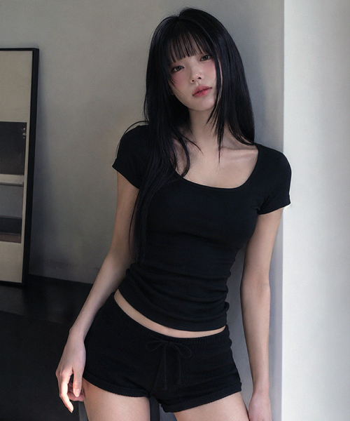 디어미 슬림핏 스퀘어넥 티셔츠 [블랙]