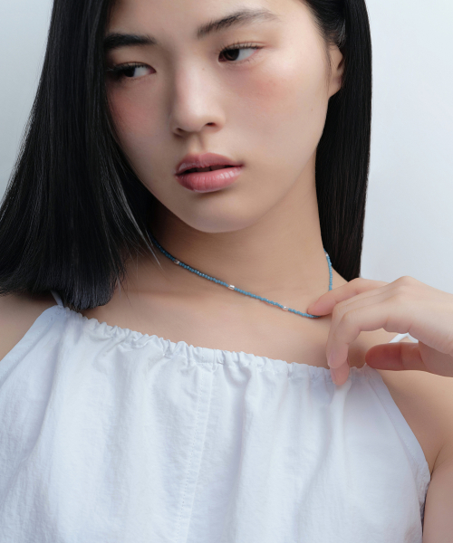 무신사 스탠다드 우먼() 우먼즈 크리스털 비즈 네크리스 [블루] 상품 이미지
