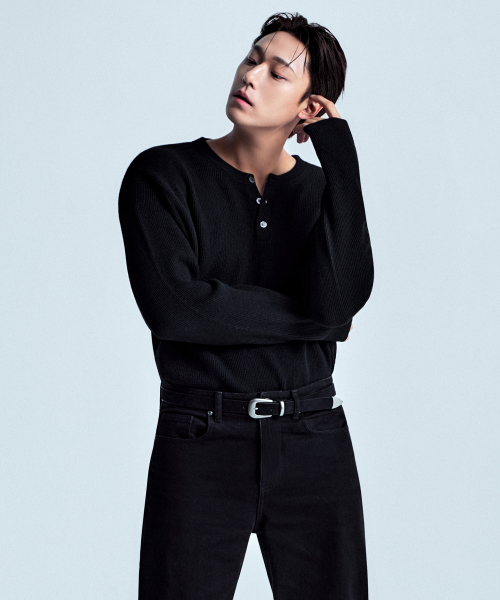 [빅토리아 울] 미니멀 리브드 헨리 넥 니트 [블랙]