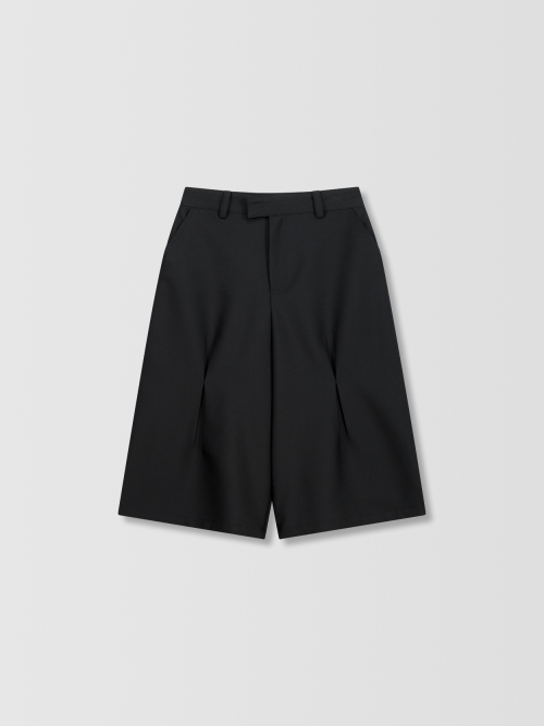 Relaxed Pleated Bermuda Pants _ Black
