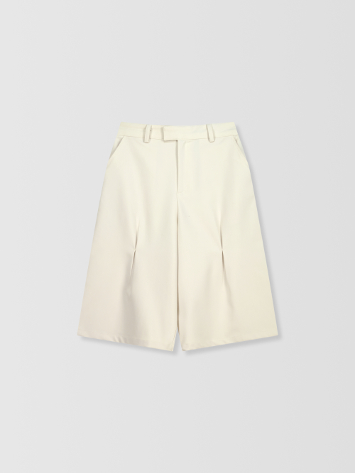 Relaxed Pleated Bermuda Pants _ Cream