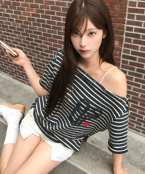 애즈유아() 스트라이프 오프숄더 티셔츠 차콜 상품 이미지