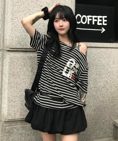 애즈유아() 스트라이프 오프숄더 티셔츠 블랙 상품 이미지