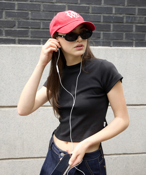 NYW EMBROIDERED WOMAN FIT T-SHIRTS_BLACK