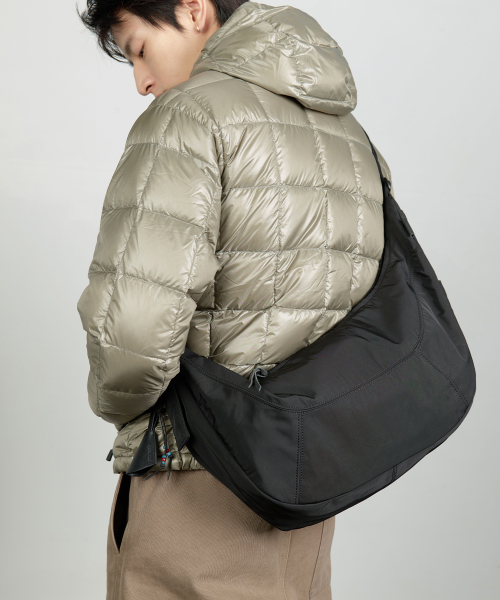 Voyager Bag (Medium) / Black