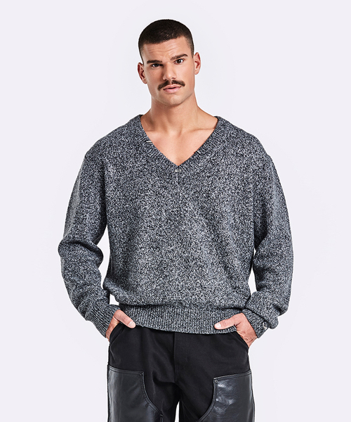 Piercing V Neck Knit - Black