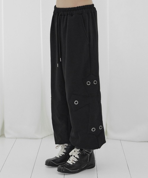 BIG CROSS EYELET SWEATPANTS (BLACK) F26QD980