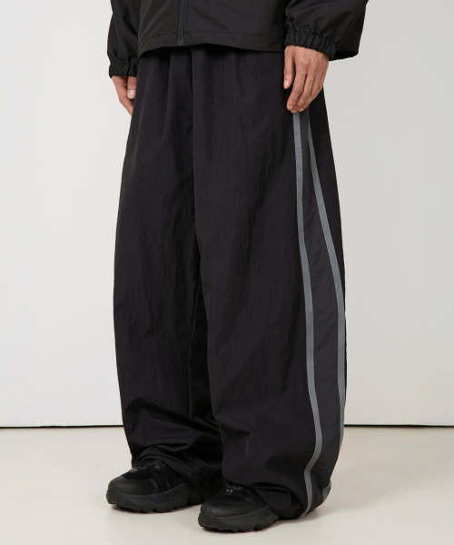 Нейлоновые треники с лампасами [Black]