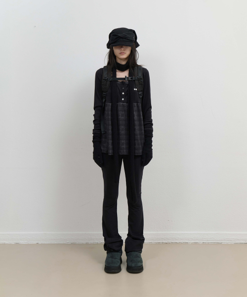 Button Slit Bootcut Pants / Black