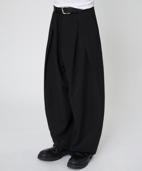 ONE TUCK SLACKS [BLACK]