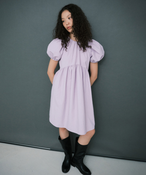 마이스 ARCHED SHIRRING PUFF SLEEVE DRESS / PURPLE