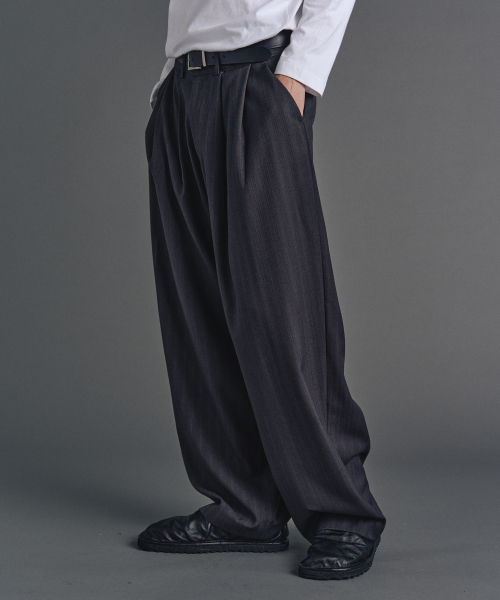 Melsa Double-Pleat Stripe Wide Slacks DARK GREY