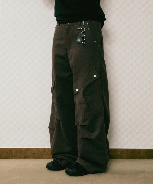 DD studded pin-tuck cargo pants (BROWN)
