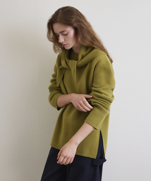 Шерстяной свитер Neutral Slit Olive (с платком)