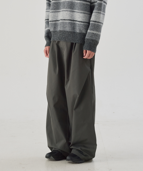 Широкие слаксы с защипами и резинкой сзади, 2 colors