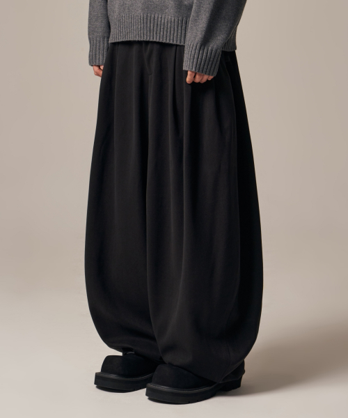 Void 4 Tuck Balloon Trouser Black