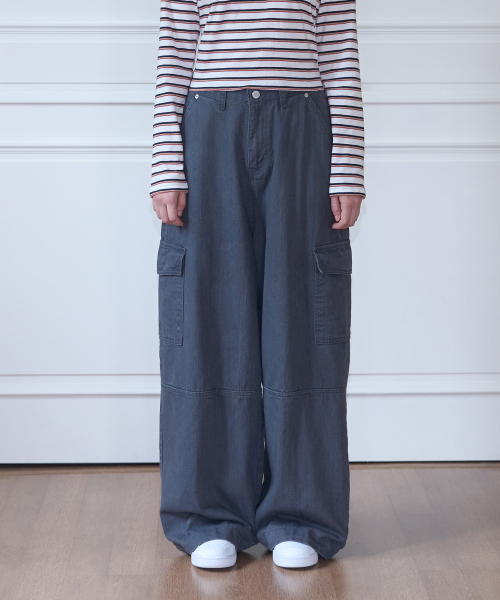 Stone Cargo Wide-Leg Pants (charcoal)