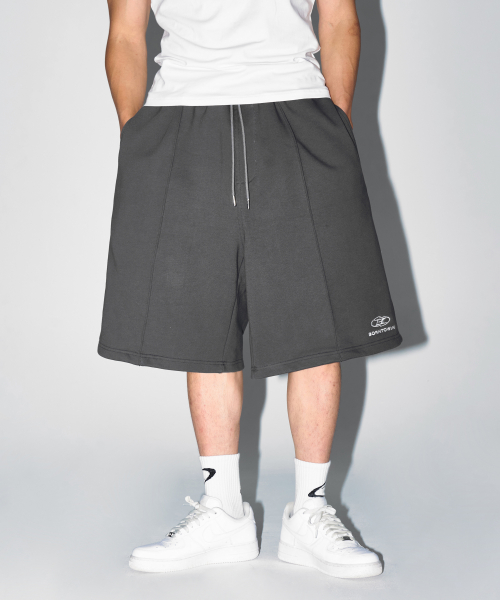 B-SYMBOL LOGO PINTUCK BERMUDA PANTS [CHARCOAL]