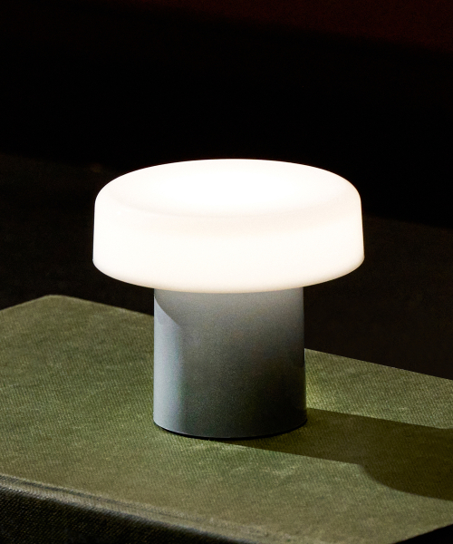 무신사 스탠다드 홈() [루메나컬래버] 포터블 조명 [스탠다드 그레이] 상품 이미지