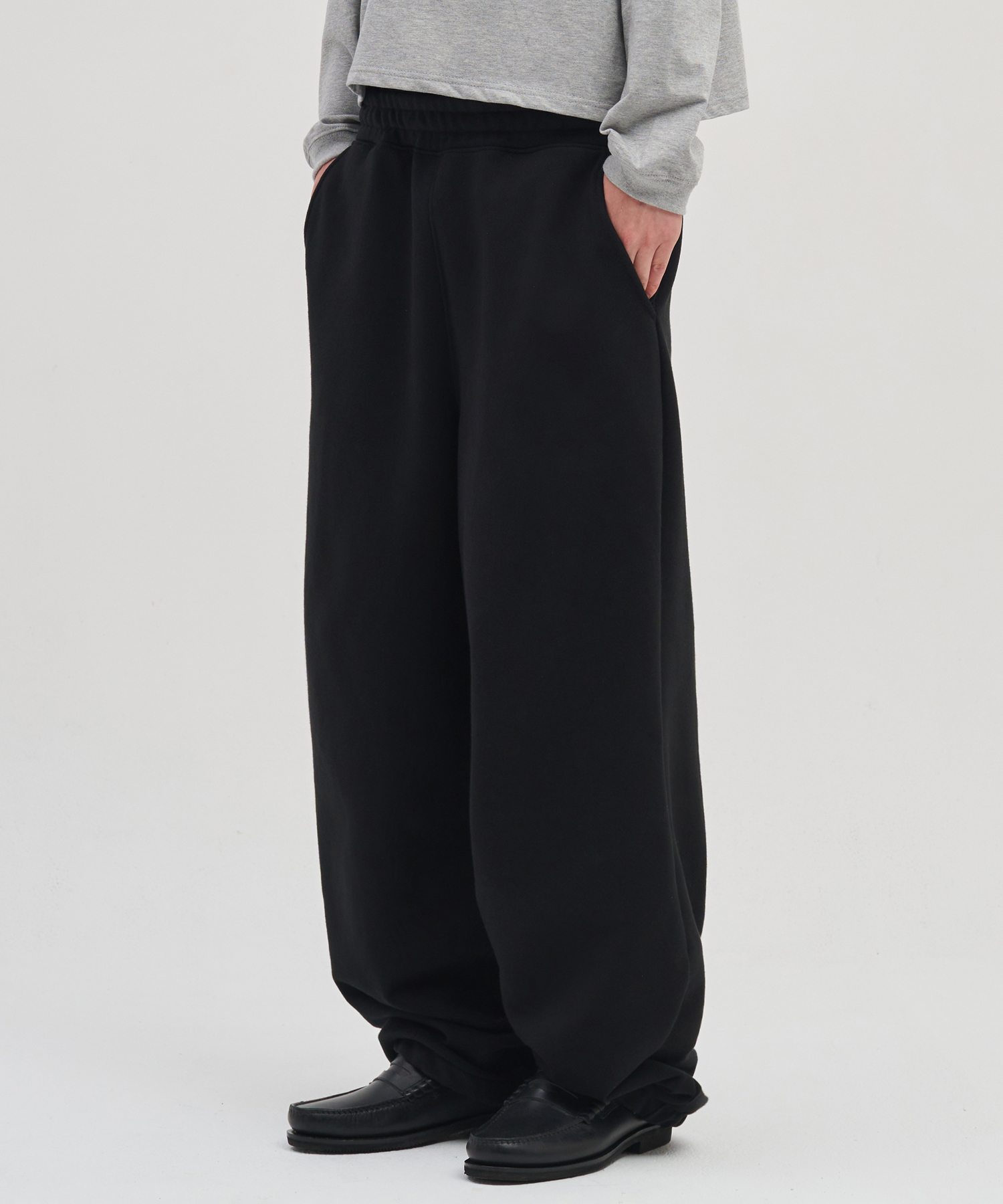 Over Silhouette Sweat Pants [Black]