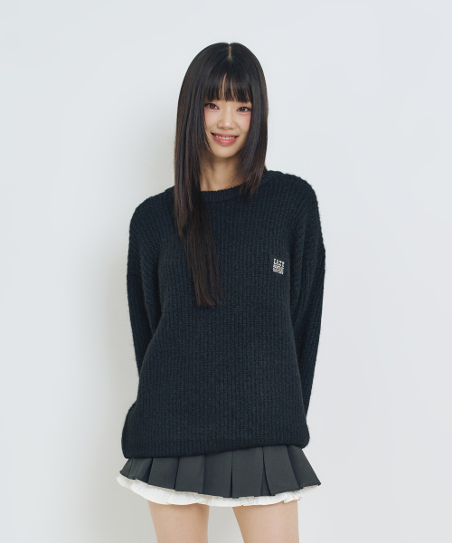 엘엠알() 헤어리 하트 자수 풀오버 니트 BLACK 상품 이미지