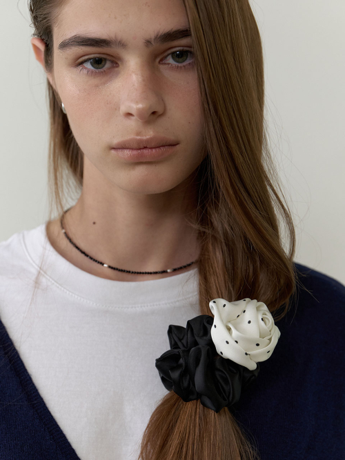 러브미몬스터() Dot Satin Rose Scrunchy_2COL (L253MHA020) 상품 이미지