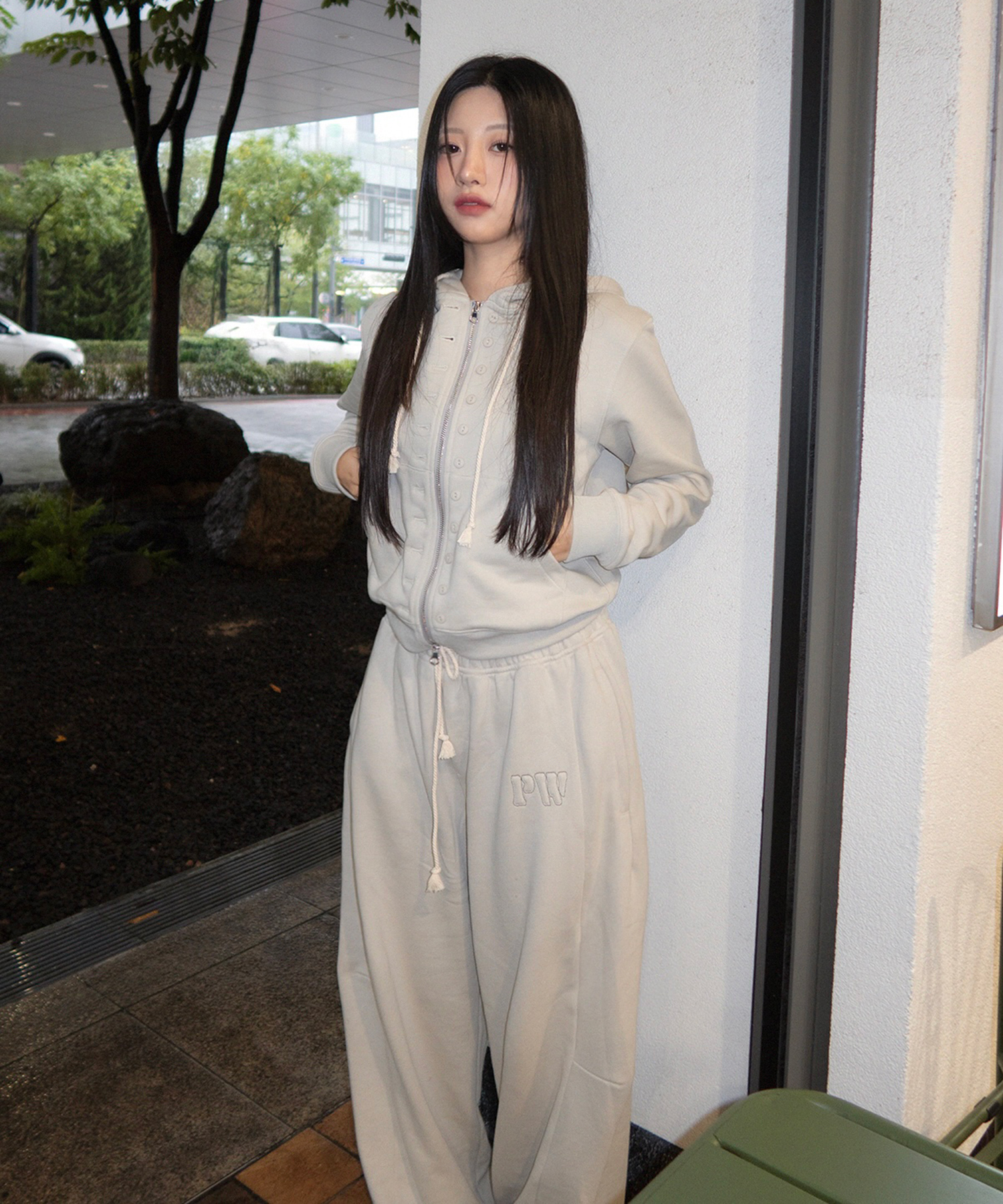 76 APPLIQUE ROUNDING SWEATPANTS_MINT GREY