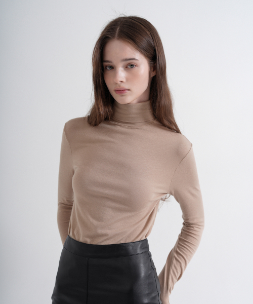 High Neck Span Slim T-Shirt (beige)