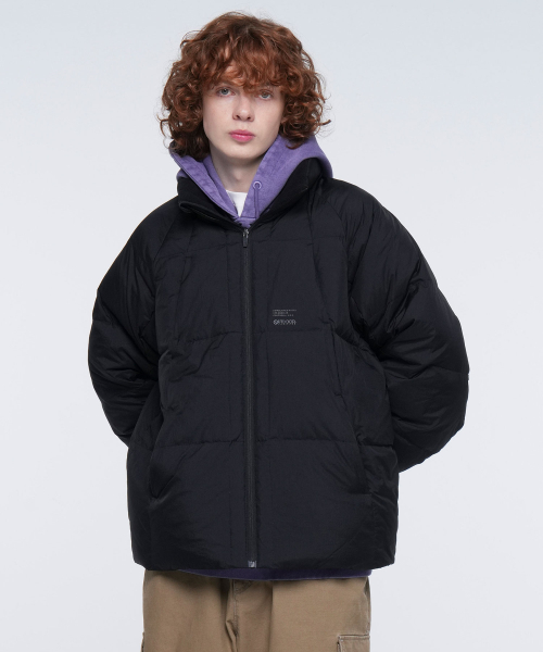 HIGH NECK LIGHT LINE POCKET DOWN (BLACK)