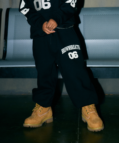 브라운브레스 키즈() KIDS BB06 FOOTBALL SWEATPANTS(기모) - BLACK 상품 이미지