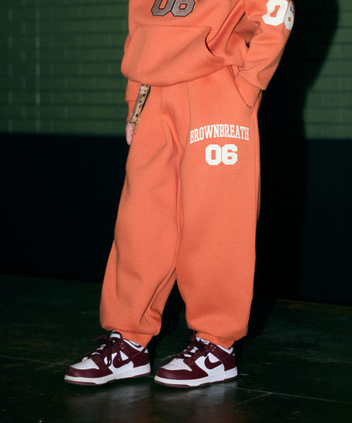브라운브레스 키즈() KIDS BB06 FOOTBALL SWEATPANTS(기모) - ORANGE 상품 이미지