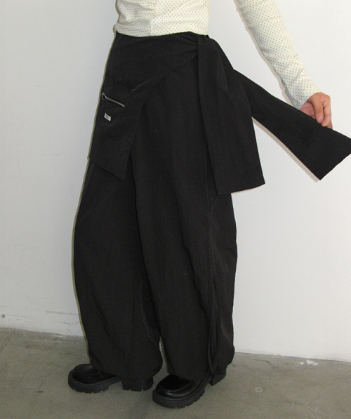 HEART ZIP POCKET WRAP PANTS BLACK