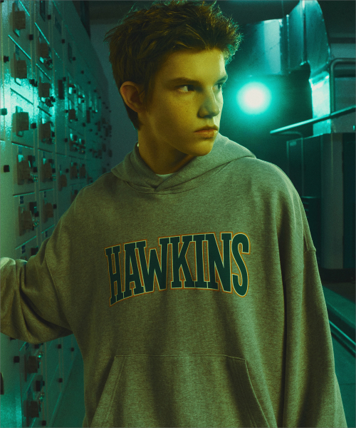 무신사 스탠다드() [기묘한 이야기 컬래버] HAWKINS HIGH SCHOOL 후디드 스웨트셔츠 [미디엄 그레이] 상품 이미지