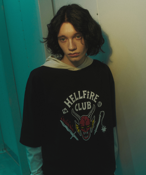 무신사 스탠다드() [기묘한 이야기 컬래버] HELLFIRE CLUB 티셔츠 1 [블랙] 상품 이미지