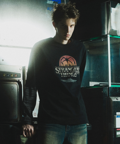 무신사 스탠다드() [기묘한 이야기 컬래버] ONE LAST ADVENTURE 티셔츠 [블랙] 상품 이미지