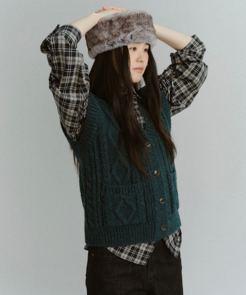 GRANDMA CABLE KNIT VEST (DEEP зеленый)