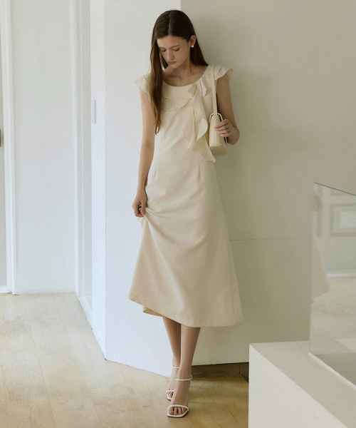어다울 Wave ruffle line long dress - ivory